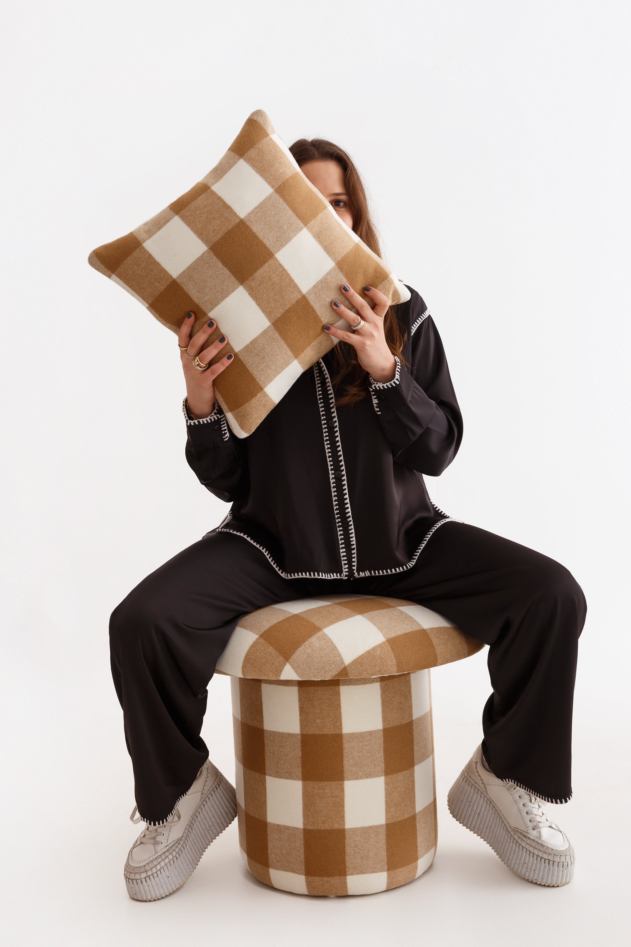 THE PLAID POUF | GRANDE