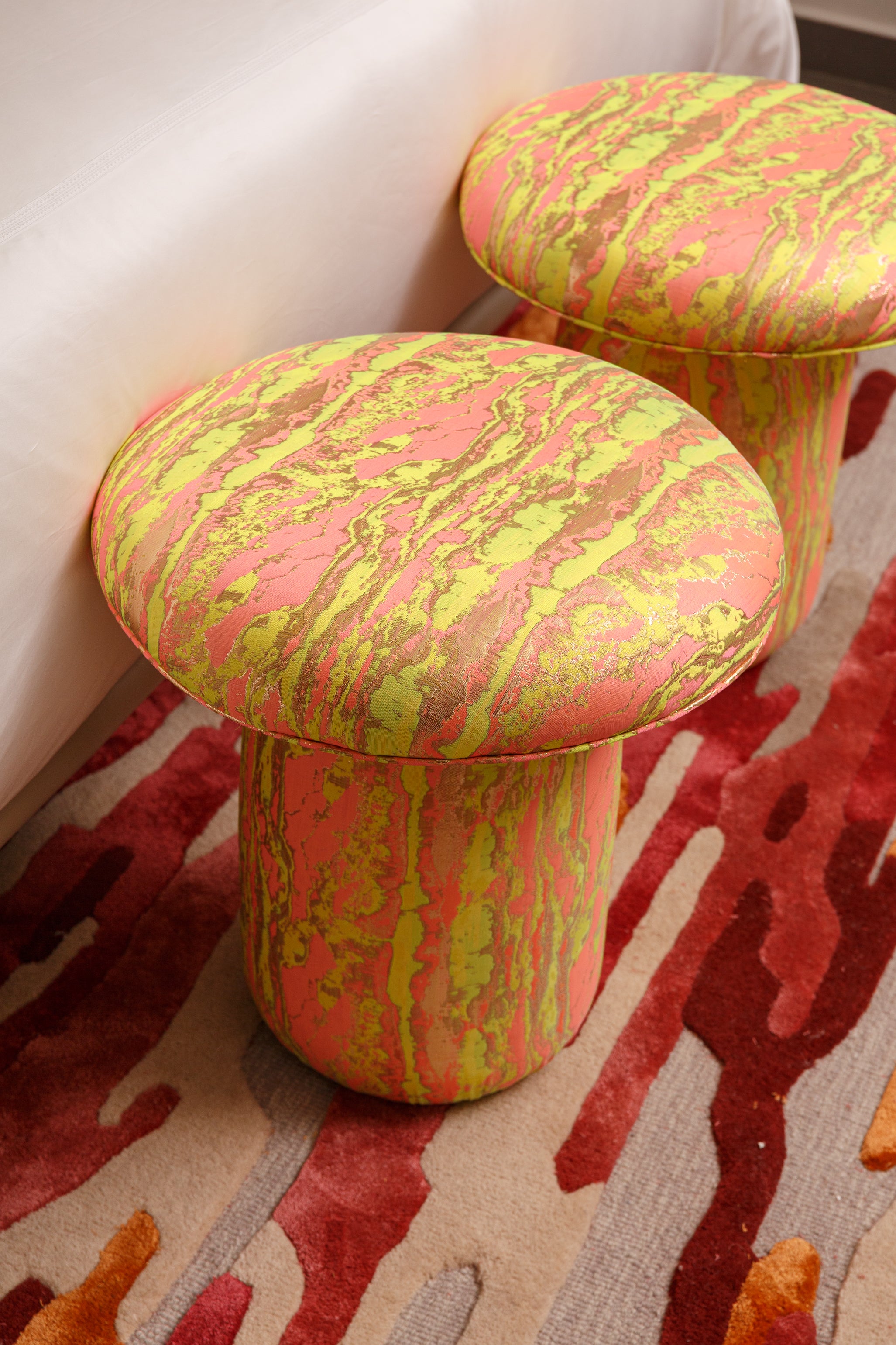 THE MOLTEN NEON POUF | MEDIANO
